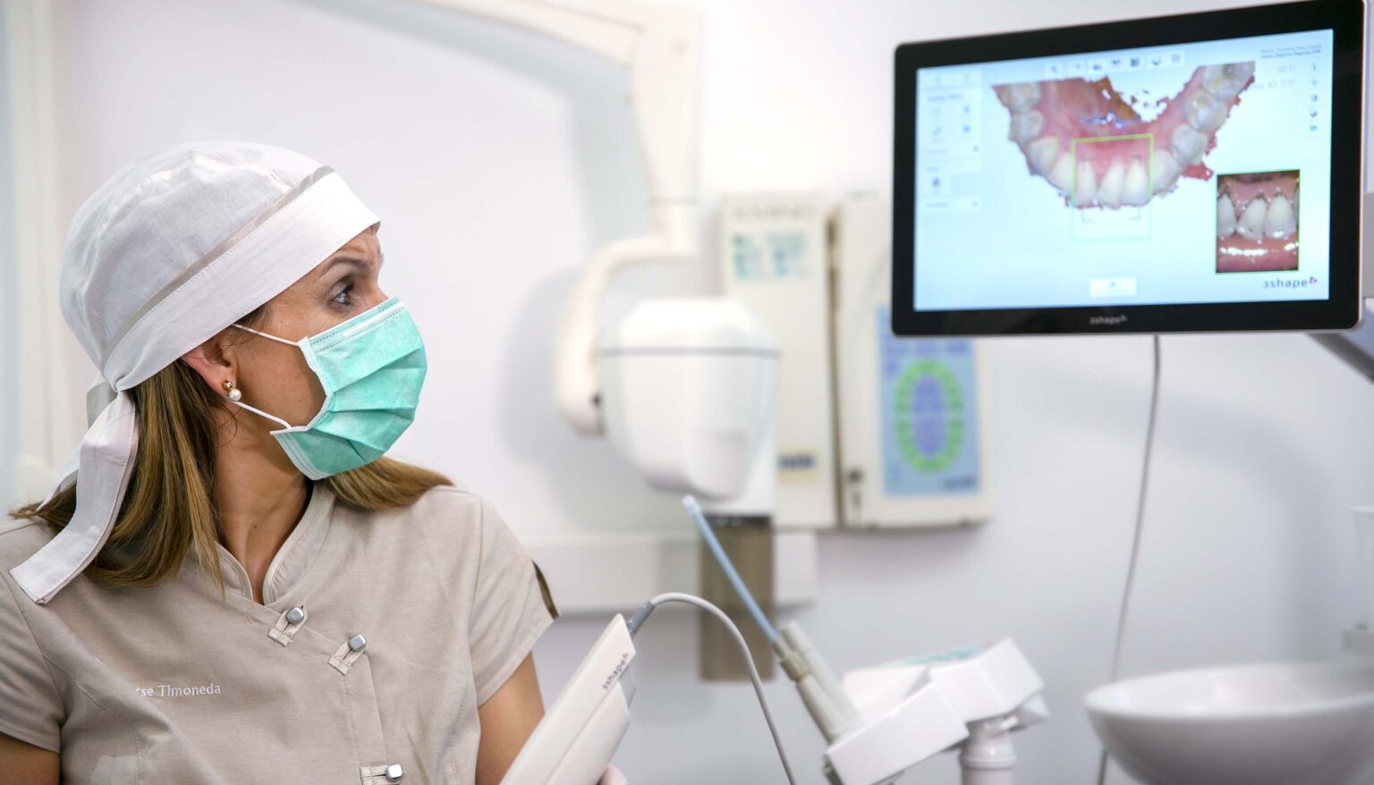 enfoque integral en clinica dental montse timoneda | sonrisa gingival