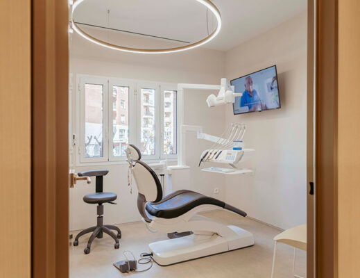 box en clinica dental montse timoneda para pacientes con dientes perdidos | TRG-035
