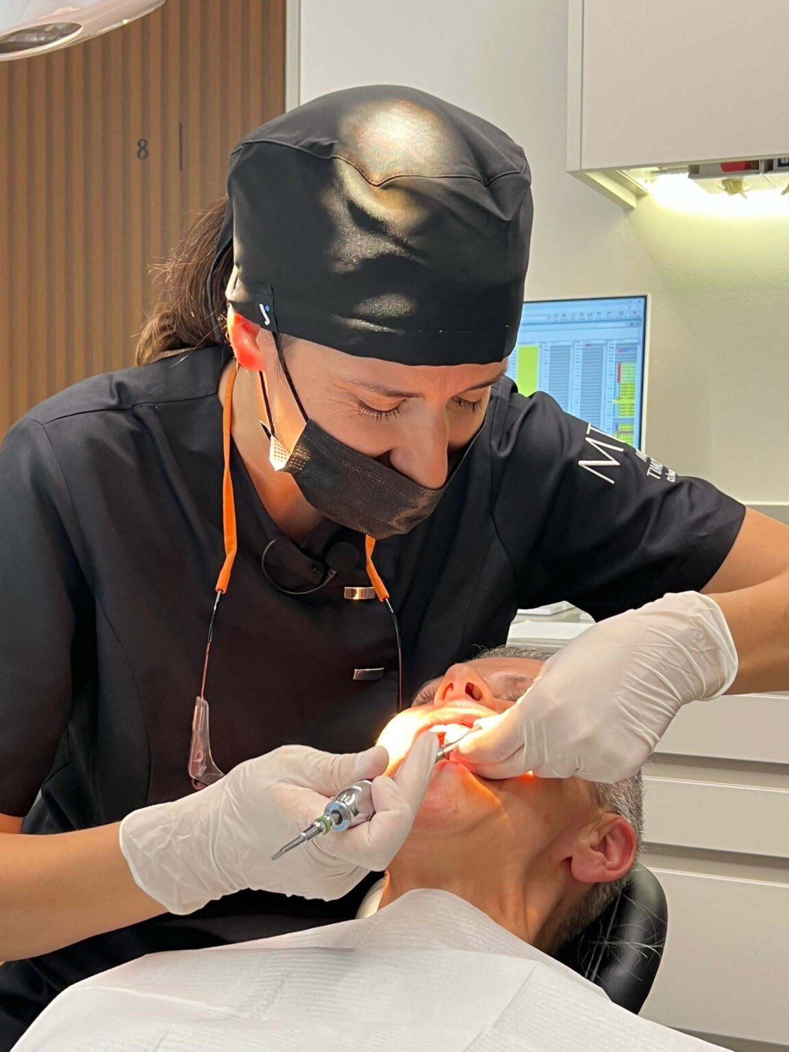 colocacion carillas dentales en clinica dental montse timoneda | carilla dental