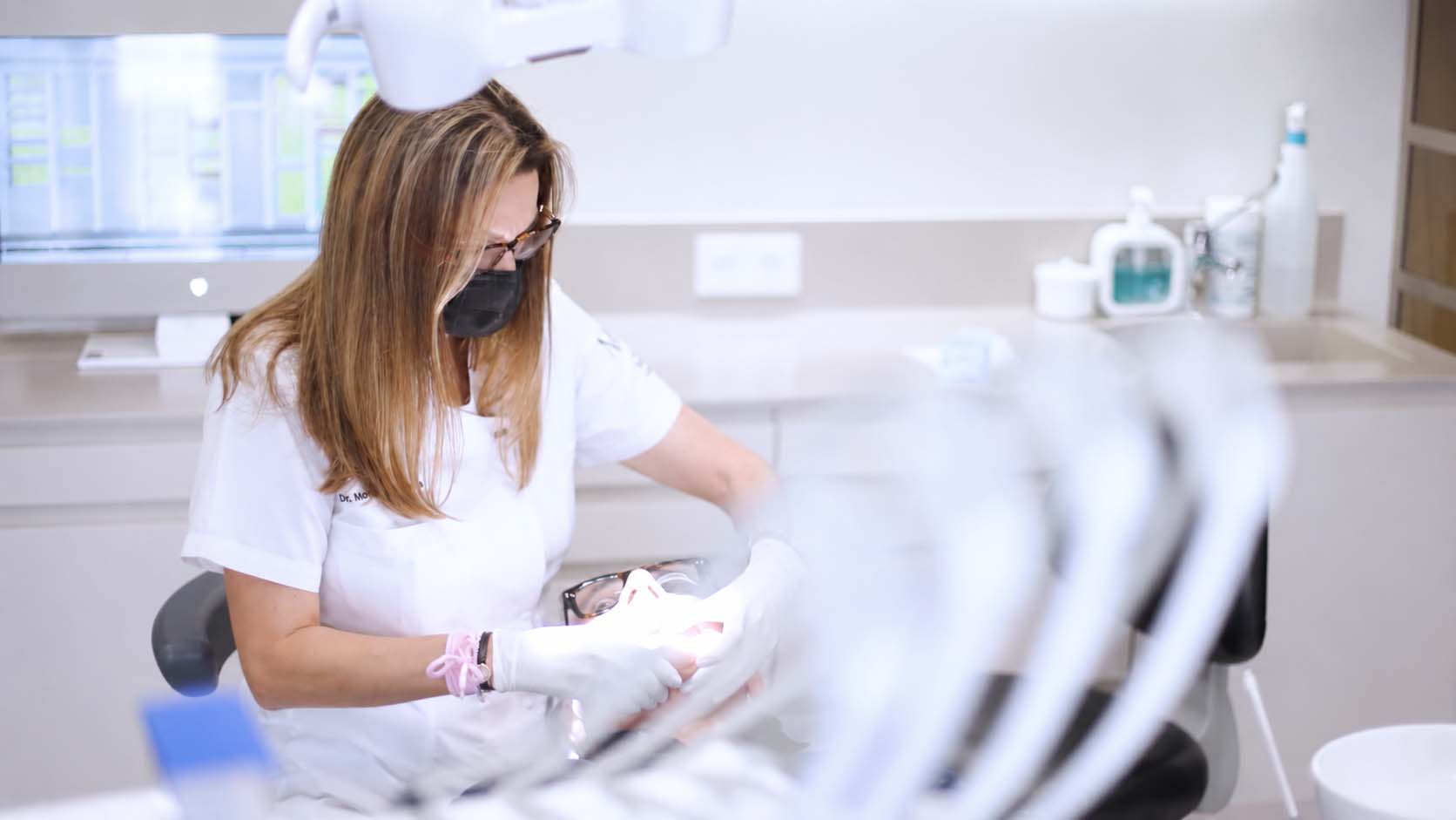 Evaluacion de la eficacia y duracion del tratamiento dental | Brackets o Invisalign Descubre que tratamiento encaja mejor con tu sonrisa