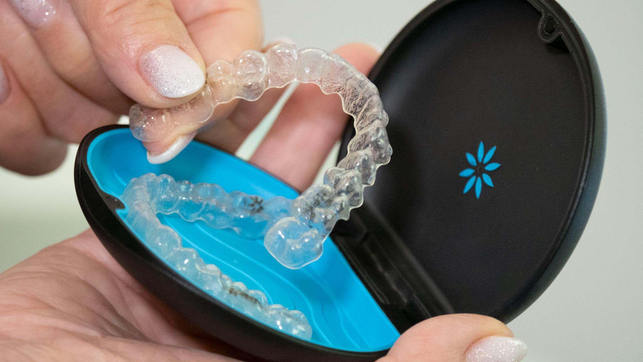 Ventajas de elegir Invisalign para alinear tus dientes | Invisalign en Tarragona transforma tu sonrisa con una ortodoncia discreta y personalizada