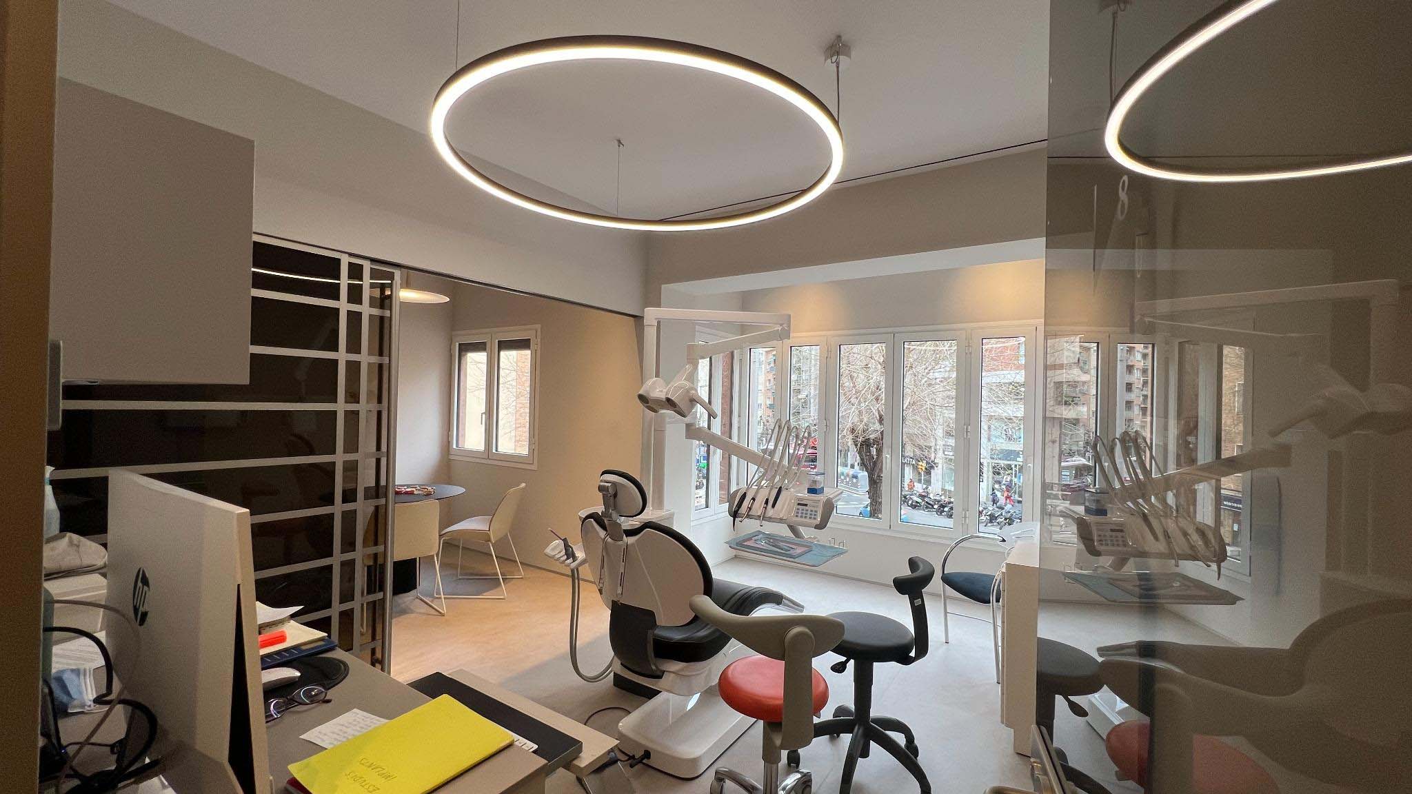 Clinica Dental Montse Timoneda_ tecnología avanzada, experiencia clinica y trato cercano en Tarragona | Brackets o Invisalign Descubre que tratamiento encaja mejor con tu sonrisa