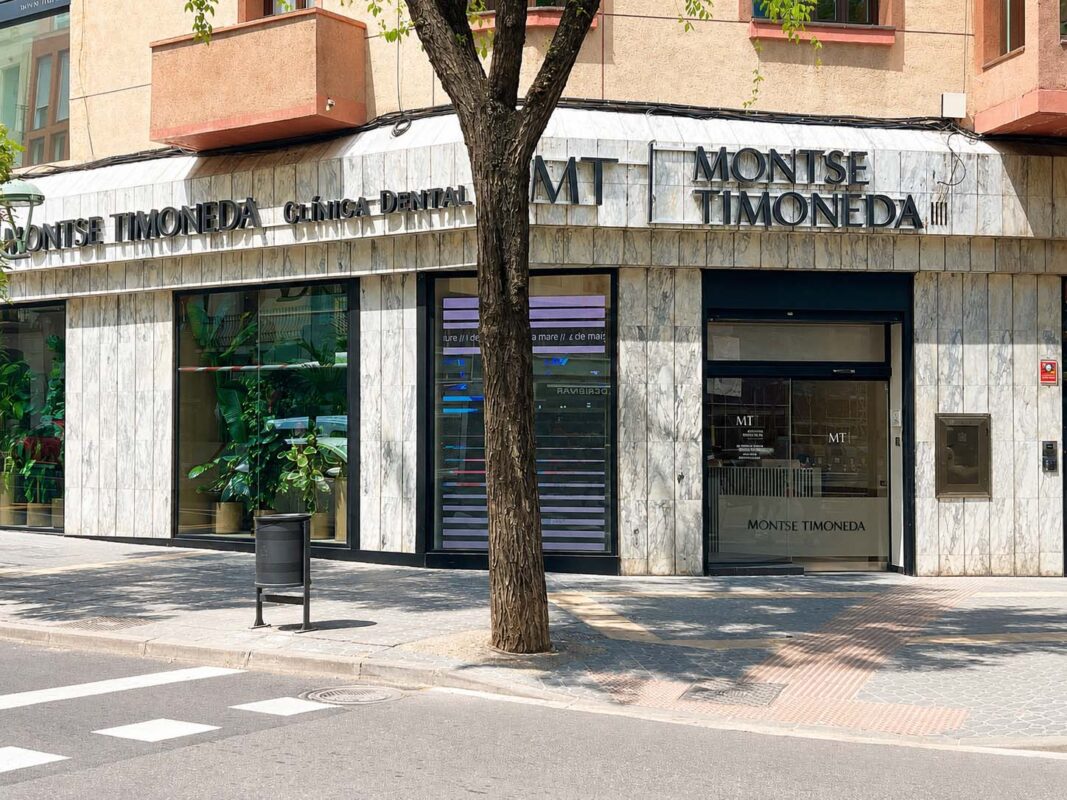 dentista tarragona montse timoneda clinica dental | Implantes dentales en Tarragona recupera tus dientes fijos con un tratamiento personalizado
