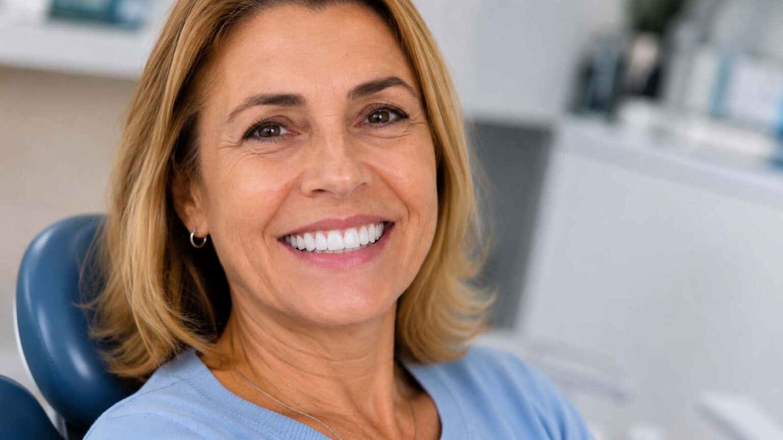 implantes estables y seguros tarragona | Dientes fijos en 24 horas cuando es posible con implantes dentales