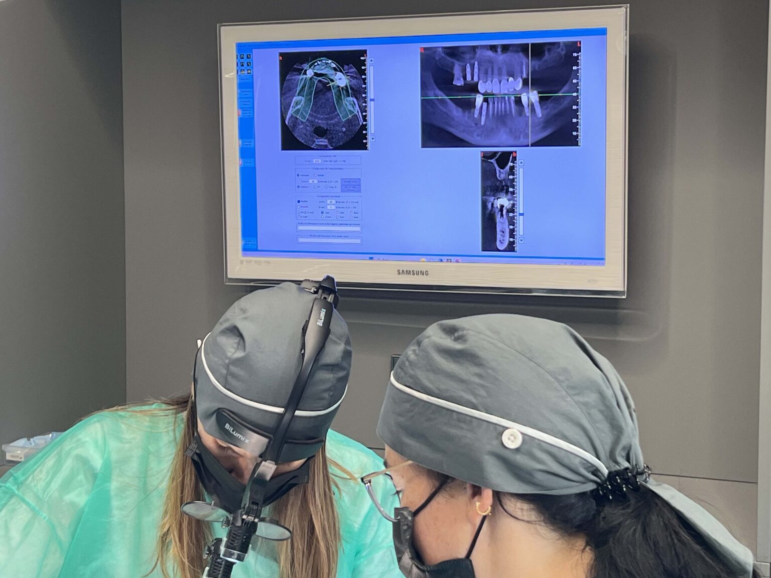 bidimensionales anteriores | Dientes fijos en 24 horas cuando es posible con implantes dentales