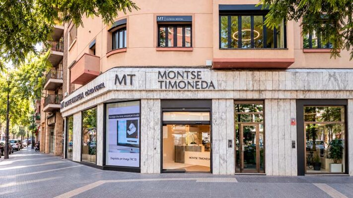 lo mas conservadores posibles | Blanqueamiento dental o carillas que tratamiento elegir para mejorar tu sonrisa
