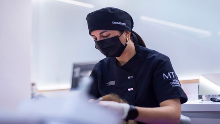 pulido y eliminacion de manchas superficiales | Limpieza dental en Tarragona cada cuanto hacerla y cuando es necesario un curetaje