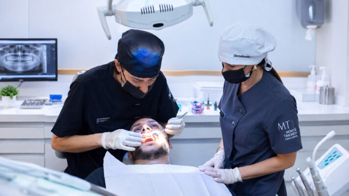 estabilidad una vez realizado el proceso de blanquear los dientes ante tabaco y cafe | Blanqueamiento dental o carillas que tratamiento elegir para mejorar tu sonrisa