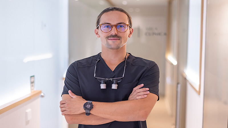 el Dr. Emilio Diez y el equipo de endodoncia de la clínica dental Montse Timoneda | tratamiento de endodoncia en tarragona